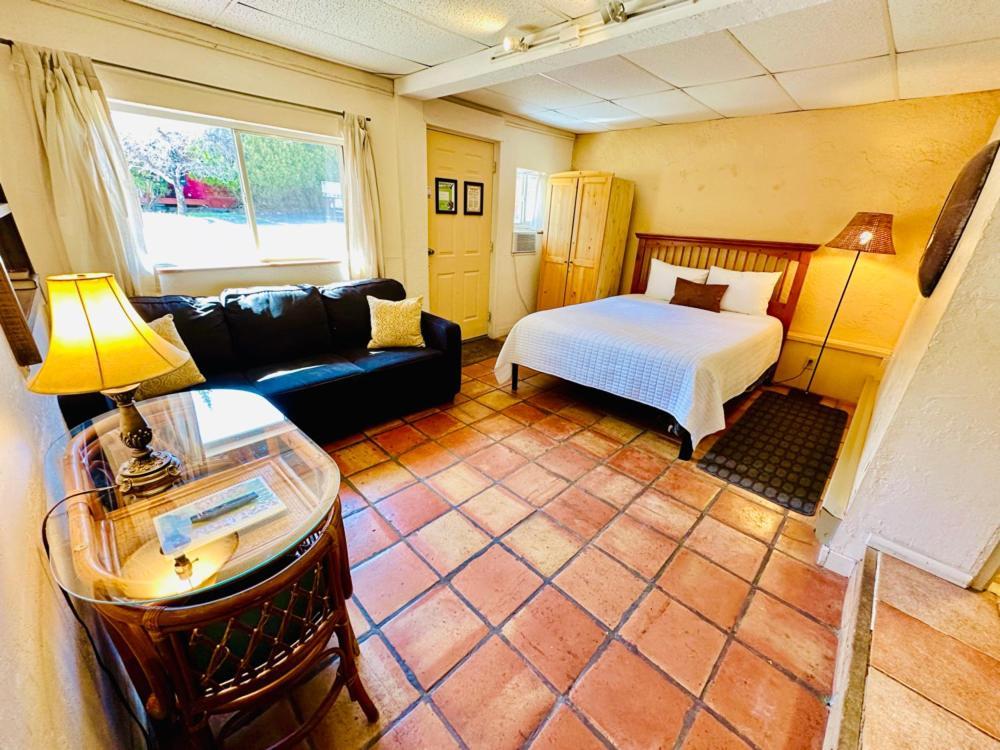 Mile High Ranch Hotel Bisbee Room photo