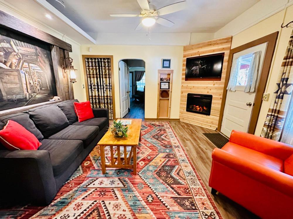 Mile High Ranch Hotel Bisbee Room photo