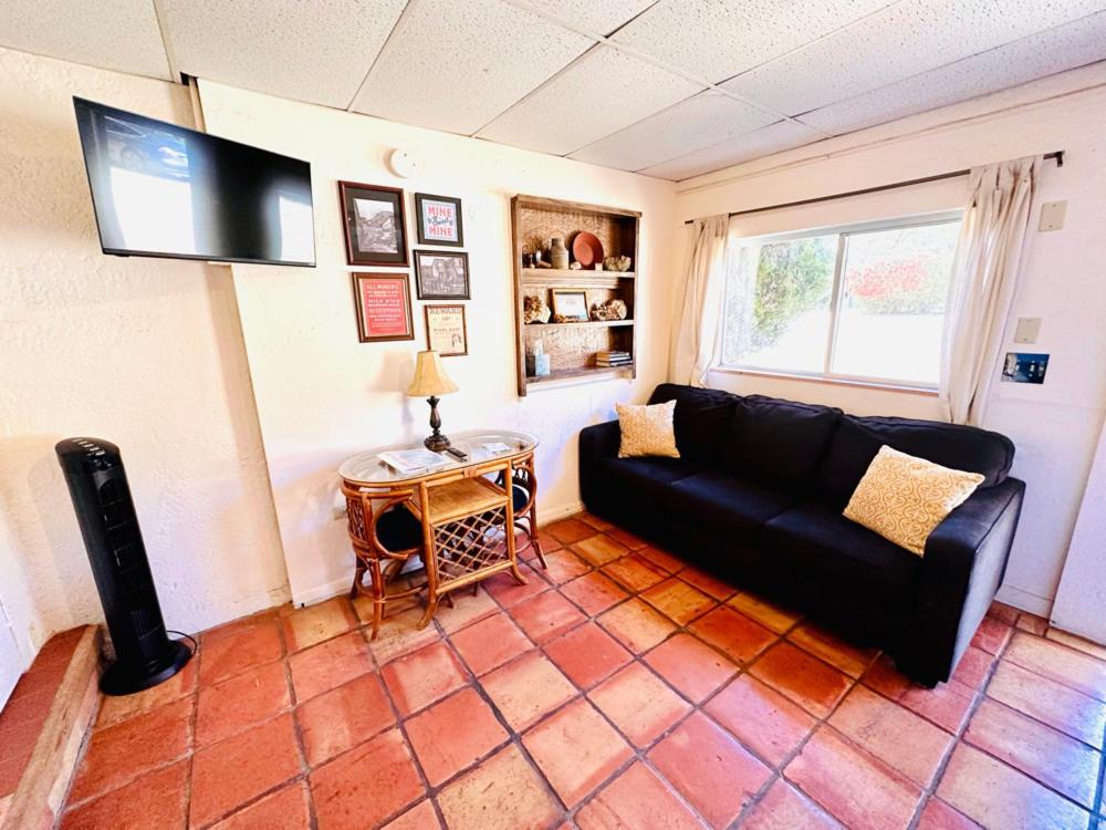 Mile High Ranch Hotel Bisbee Room photo