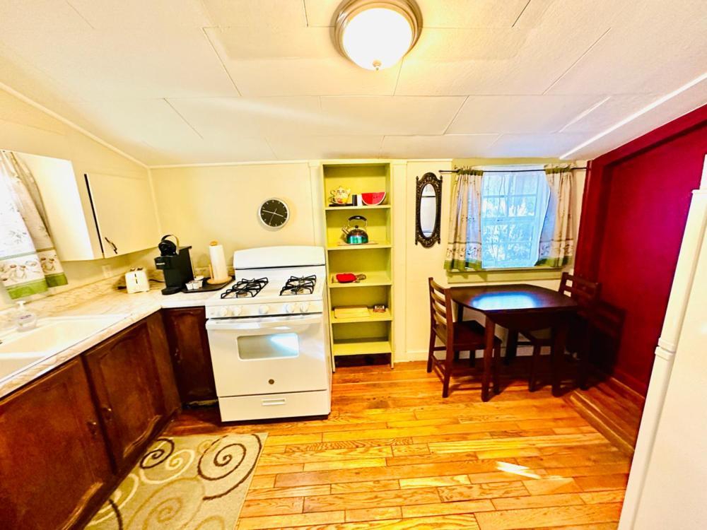 Mile High Ranch Hotel Bisbee Room photo