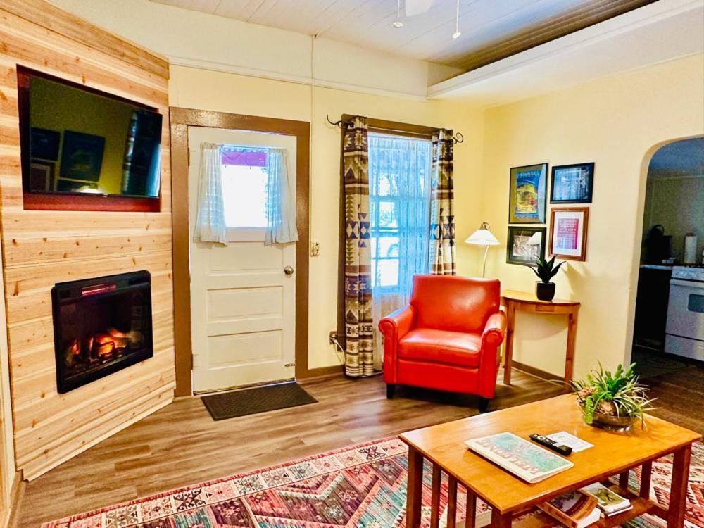 Mile High Ranch Hotel Bisbee Room photo